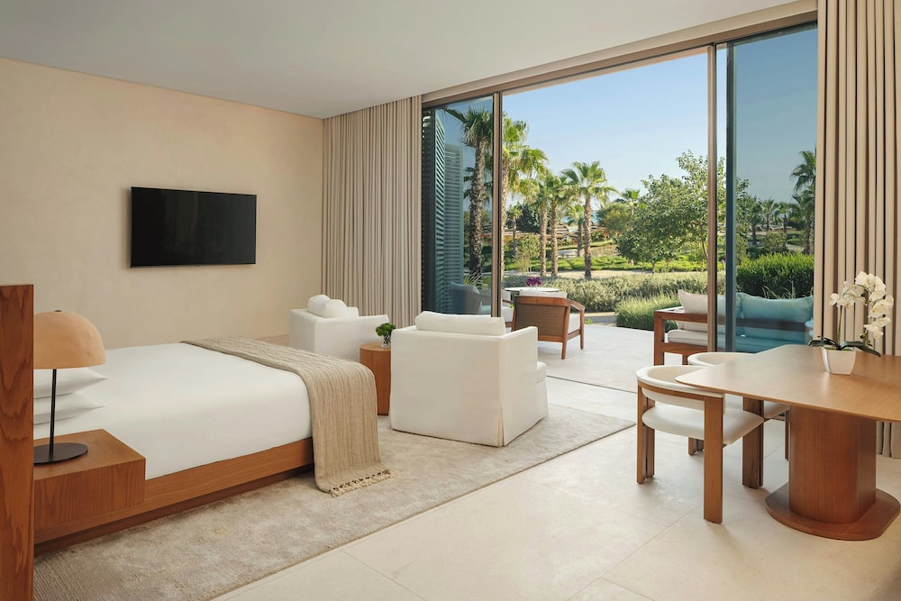 Junior Suite, King Bed, Terrace