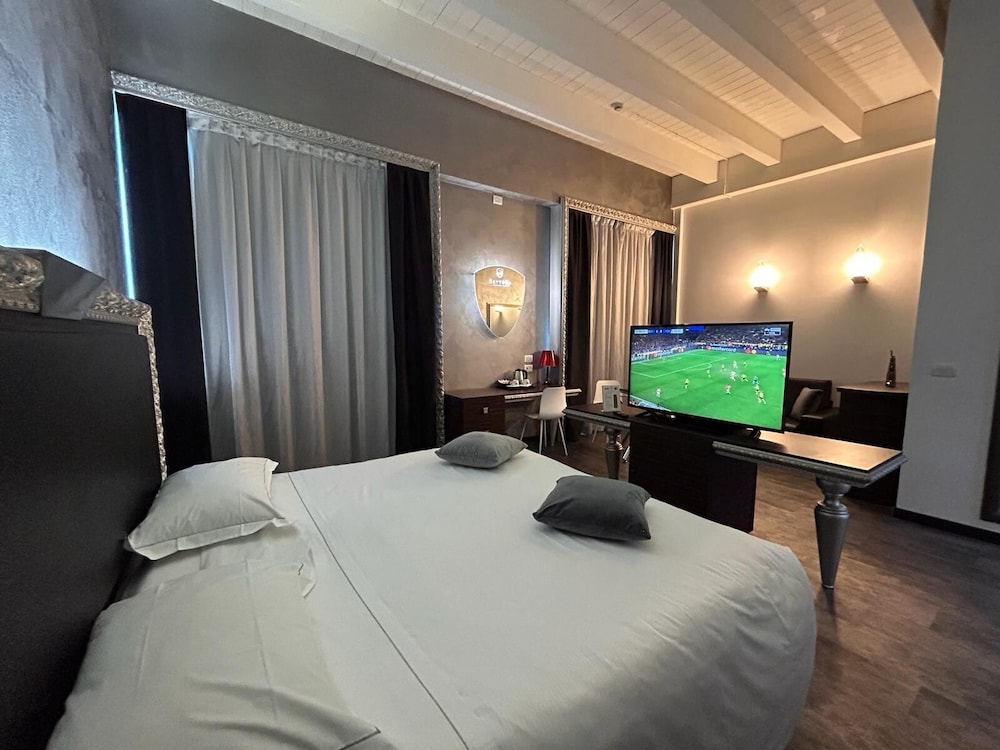 Spa, Mini, Suite, King Bed, Sofa