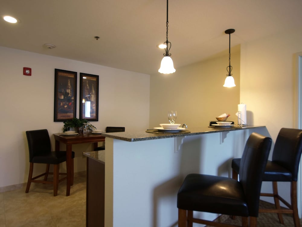 Best Western Plus Valdosta Hotel and Suites 32/41