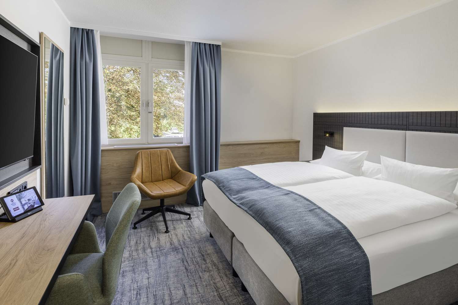 Standard, Convertible Double Bed