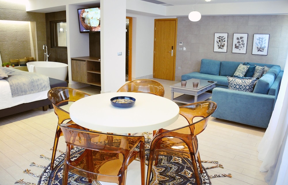 Sweet Home Hotel 56/75