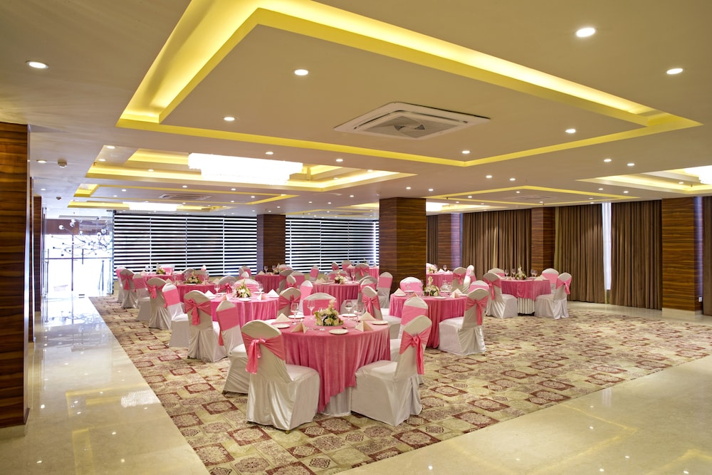 Regenta Central Noida 42/44
