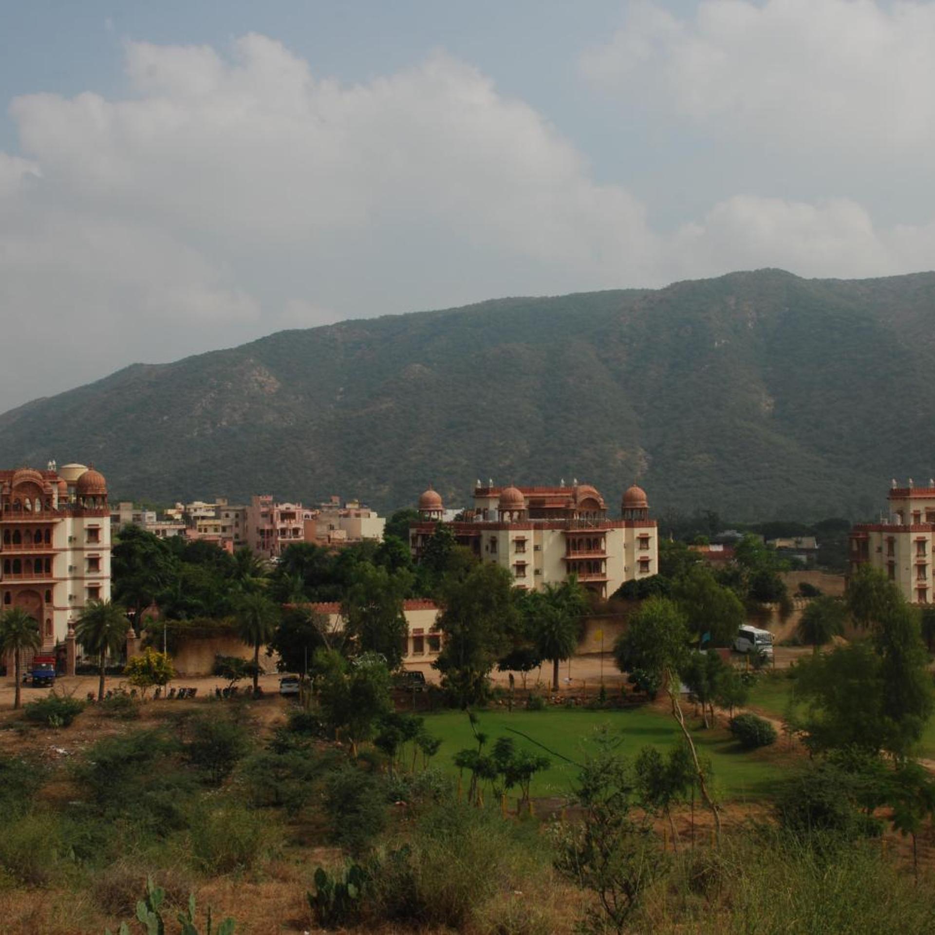JAGAT PALACE 25/33