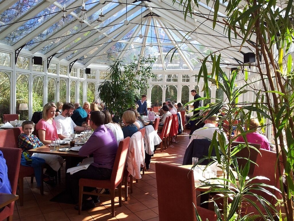 restaurant cafeteria