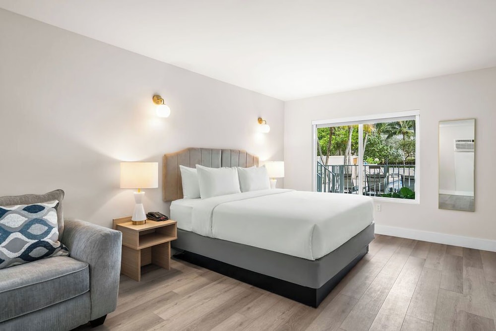 Deluxe King Room (Adults Only Building), The Garden Hotel and Resort 2/10