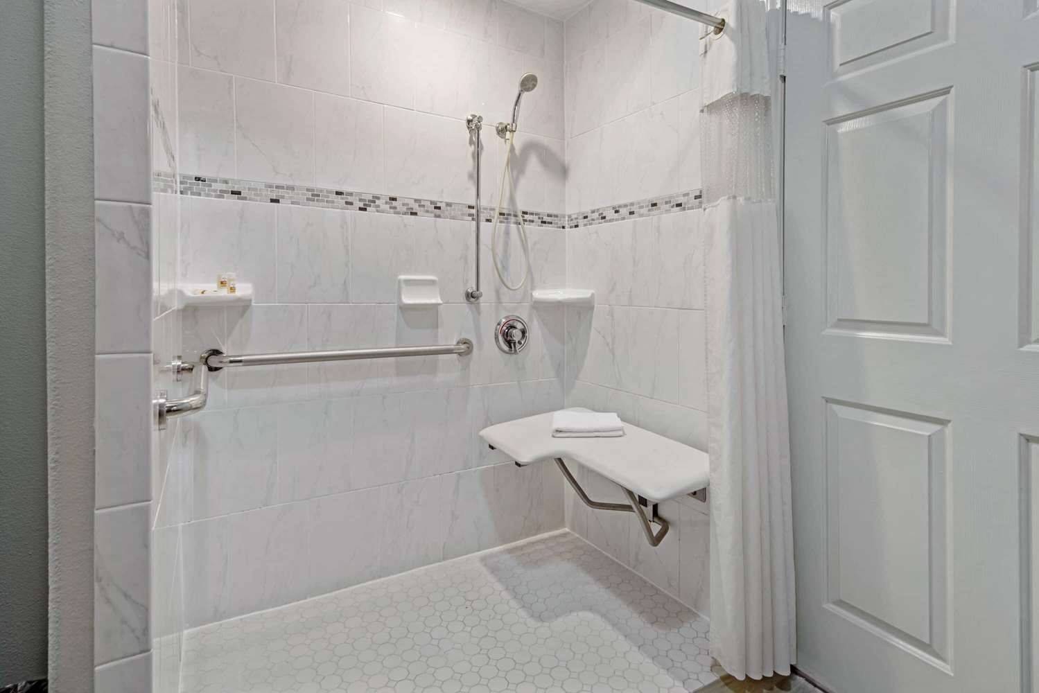 La Quinta Inn & Suites by Wyndham Brownsville North 26/27