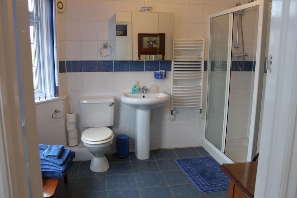 Bay Tree House B B 33/36