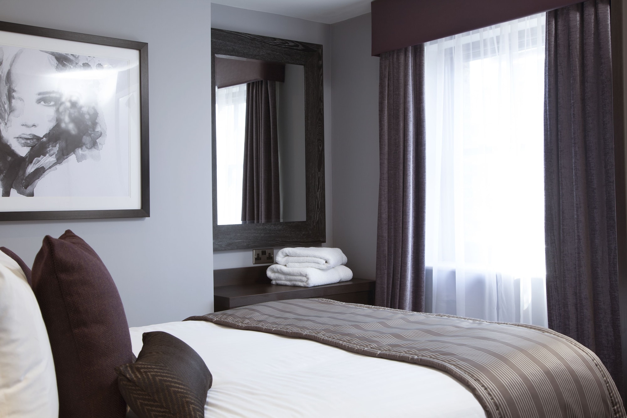 ROOM, KING BED