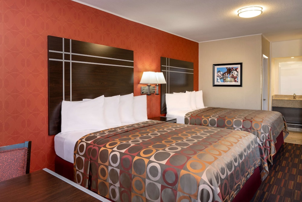 Best Western Plus Raffles Inn & Suites 14/34