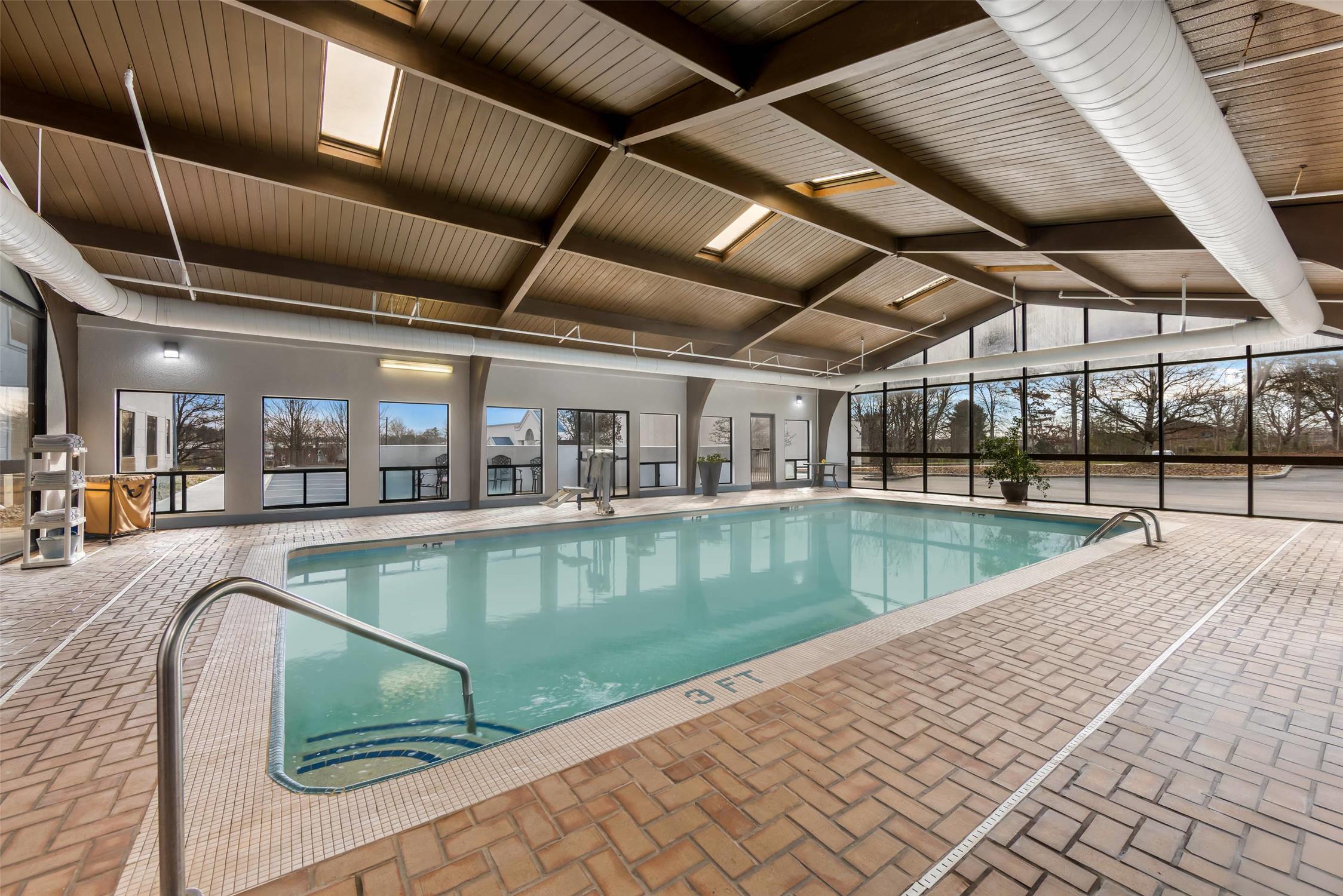 Comfort Suites London, KY 25/51