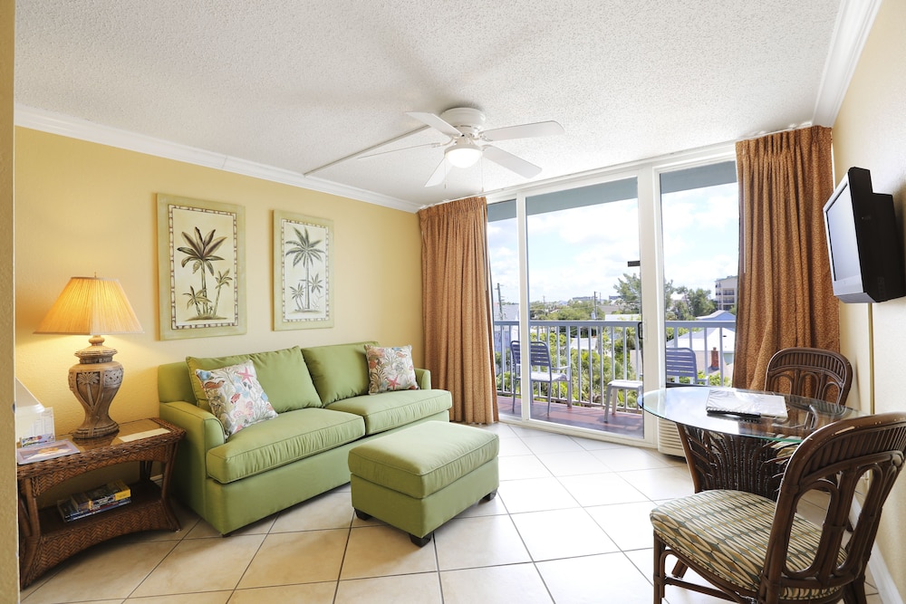 Barefoot Beach Hotel 49/70