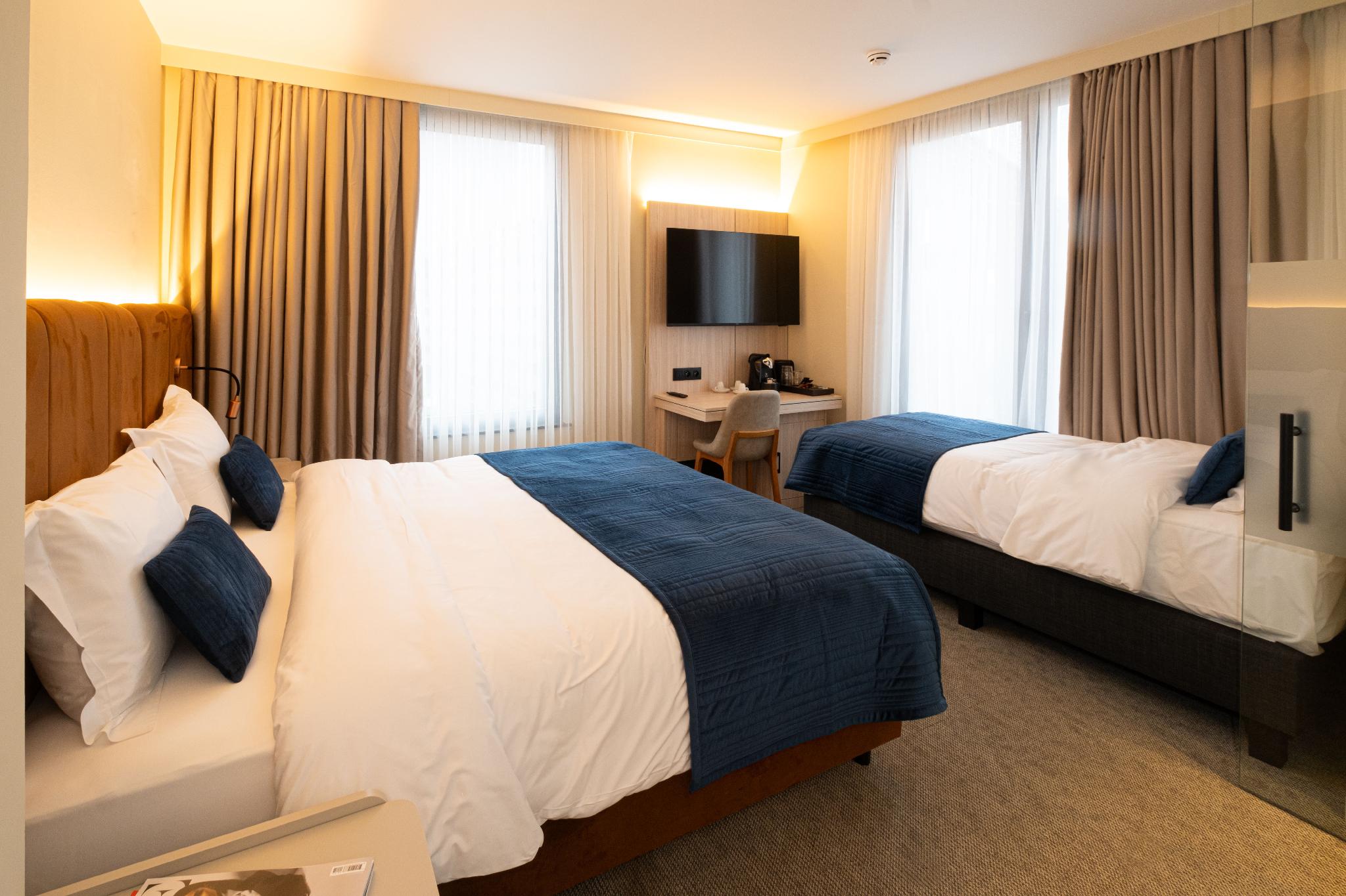 غرفة قياسية ثلاثية