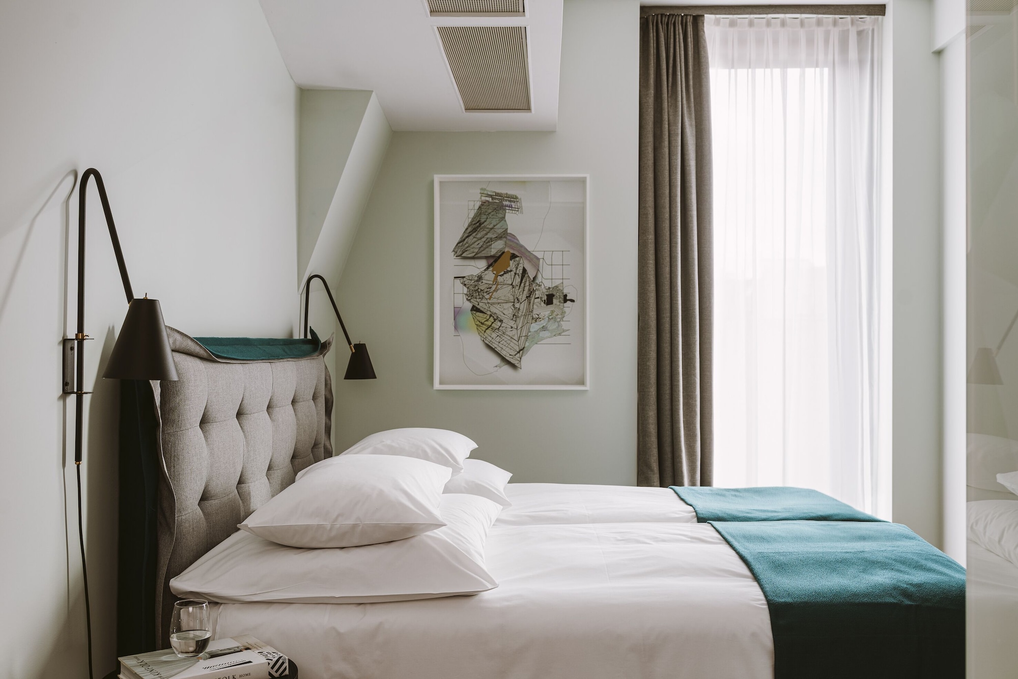 EXECUTIVE, SUITE