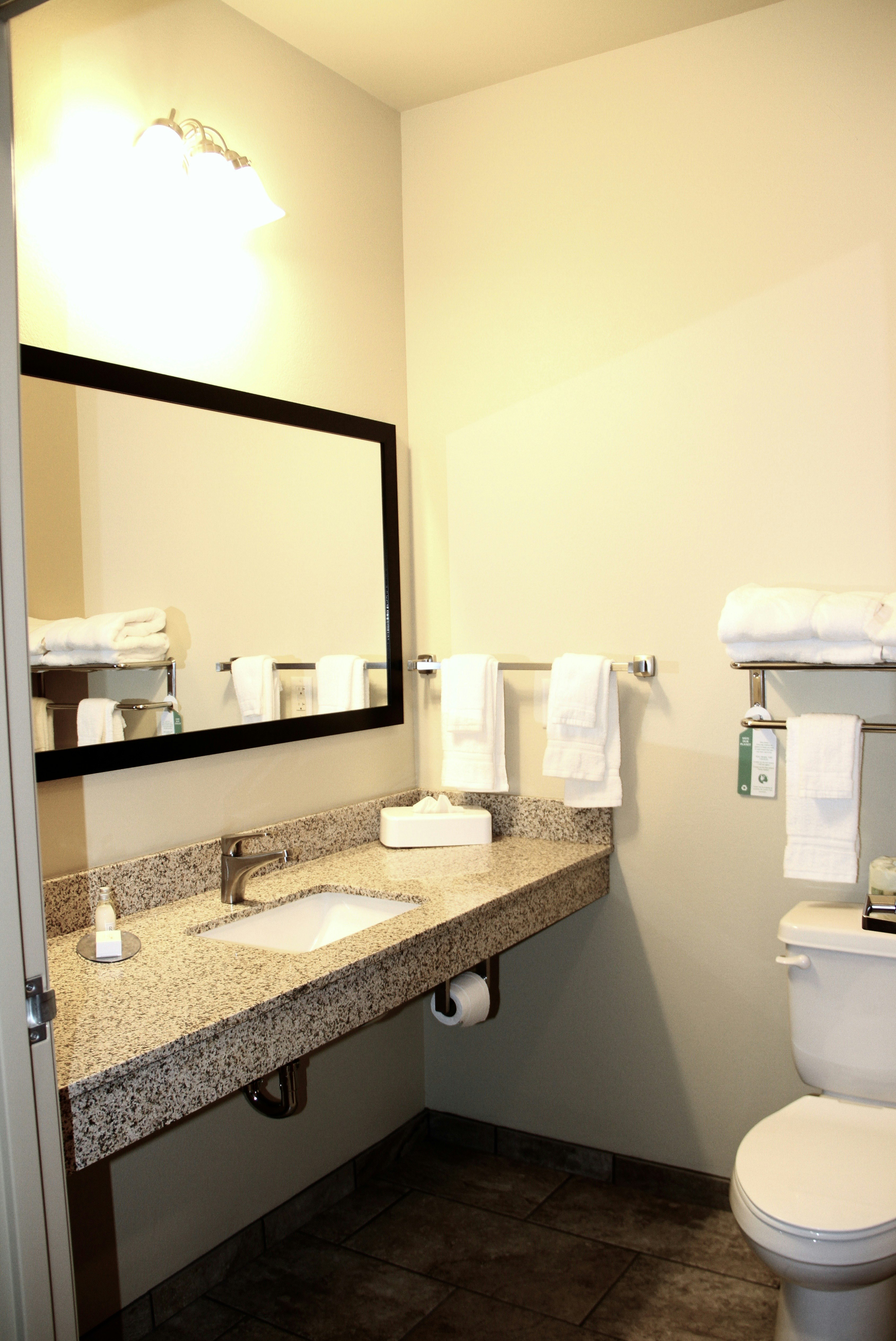 Cobblestone Hotel & Suites - Devils Lake 58/62