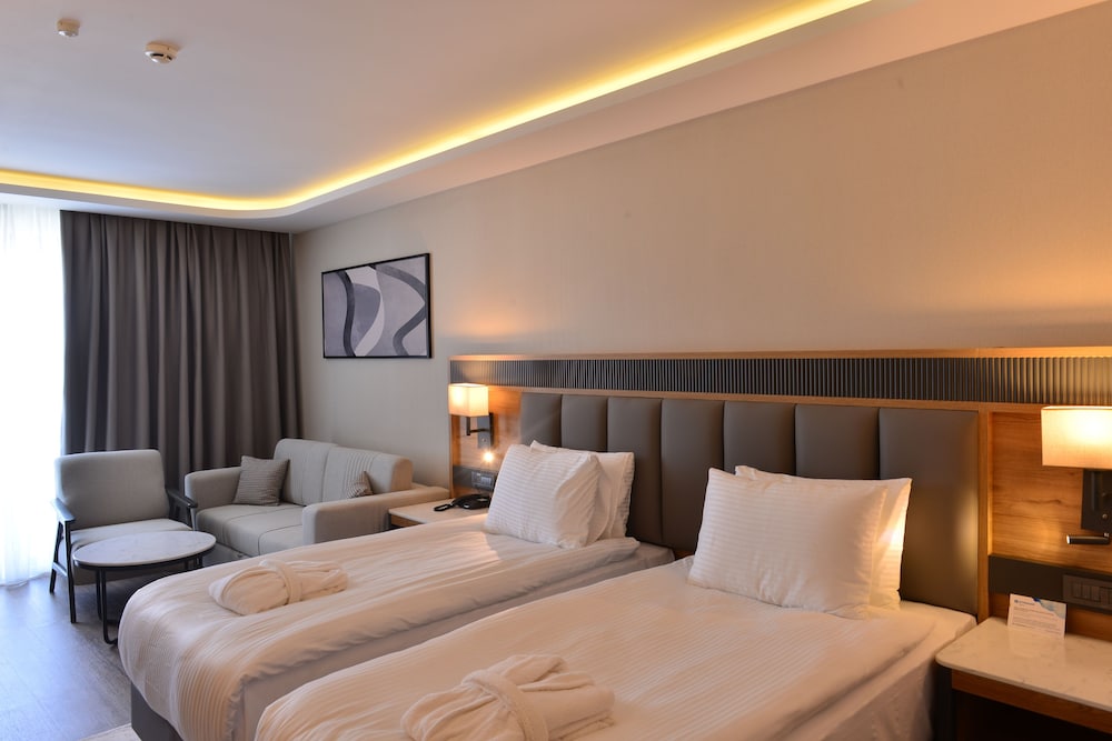 Azura World Hotel 9/46