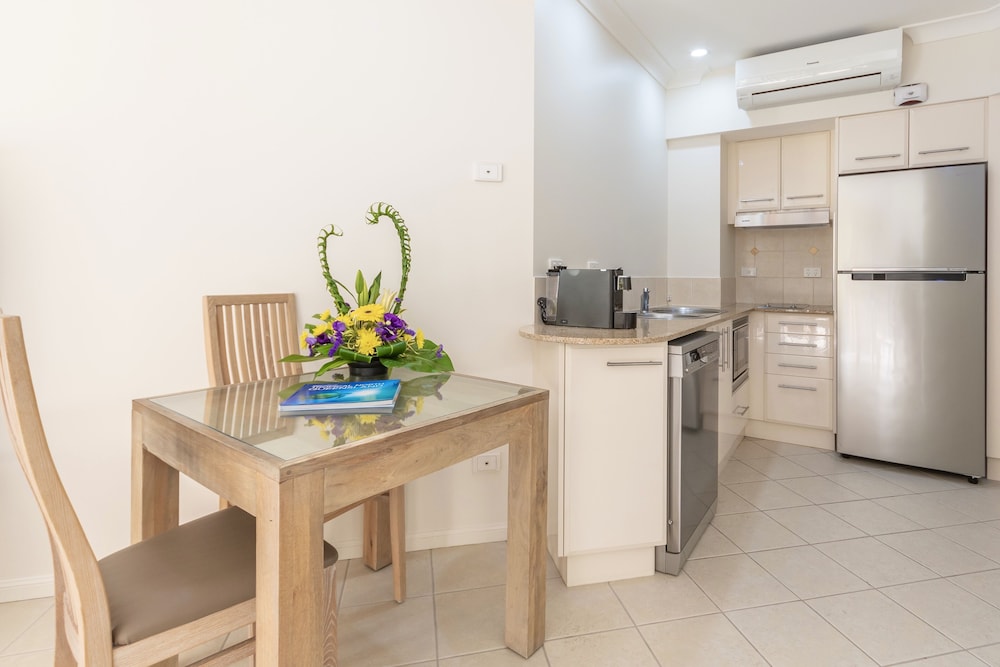Meridian Port Douglas 53/70