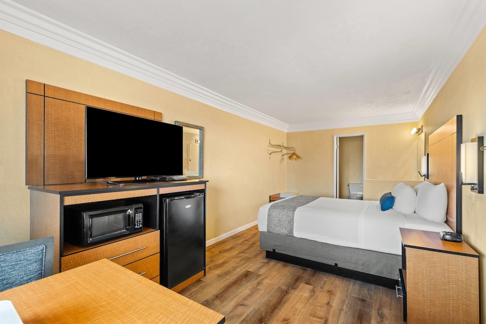 Travelodge by Wyndham San Clemente Beach 33/50