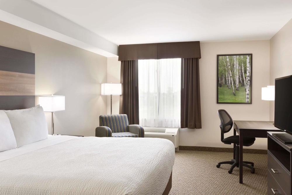 Days Inn & Suites By Wyndham Lindsay 13/43