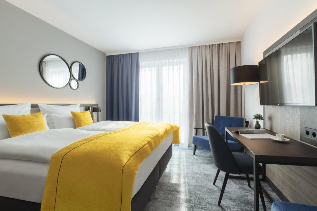 Studio, Twin Beds, Kitchenette