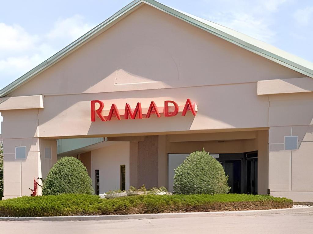 Ramada By Wyndham Sterling secondary