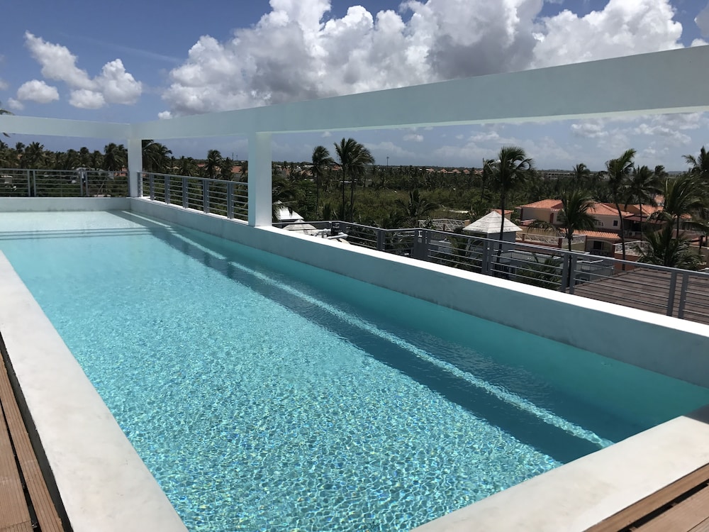 Ducassi Suites Rooftop Pool Beach Spa 40/76
