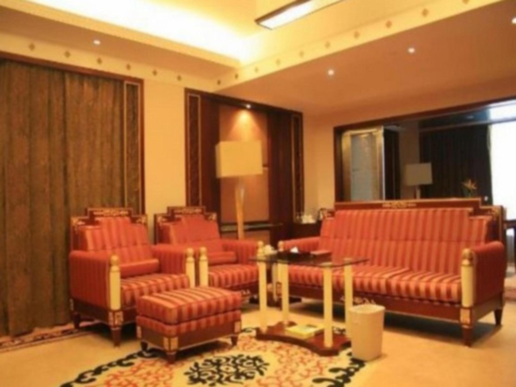 Rich Hotel 28/43