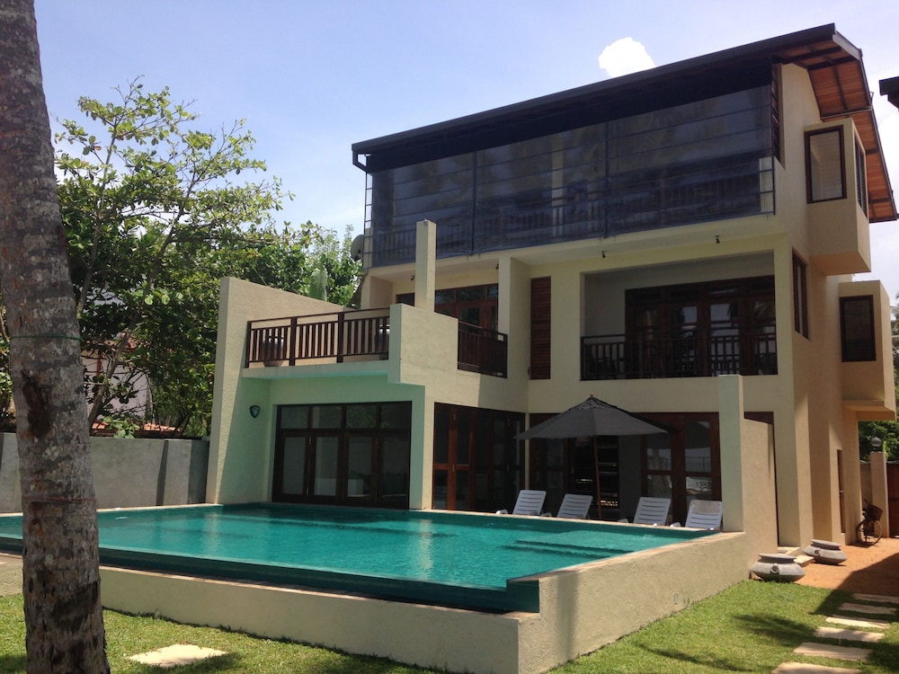 Chillax Villas 4/50
