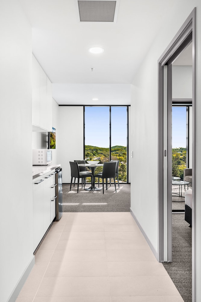 Essence Suites Taringa 44/60
