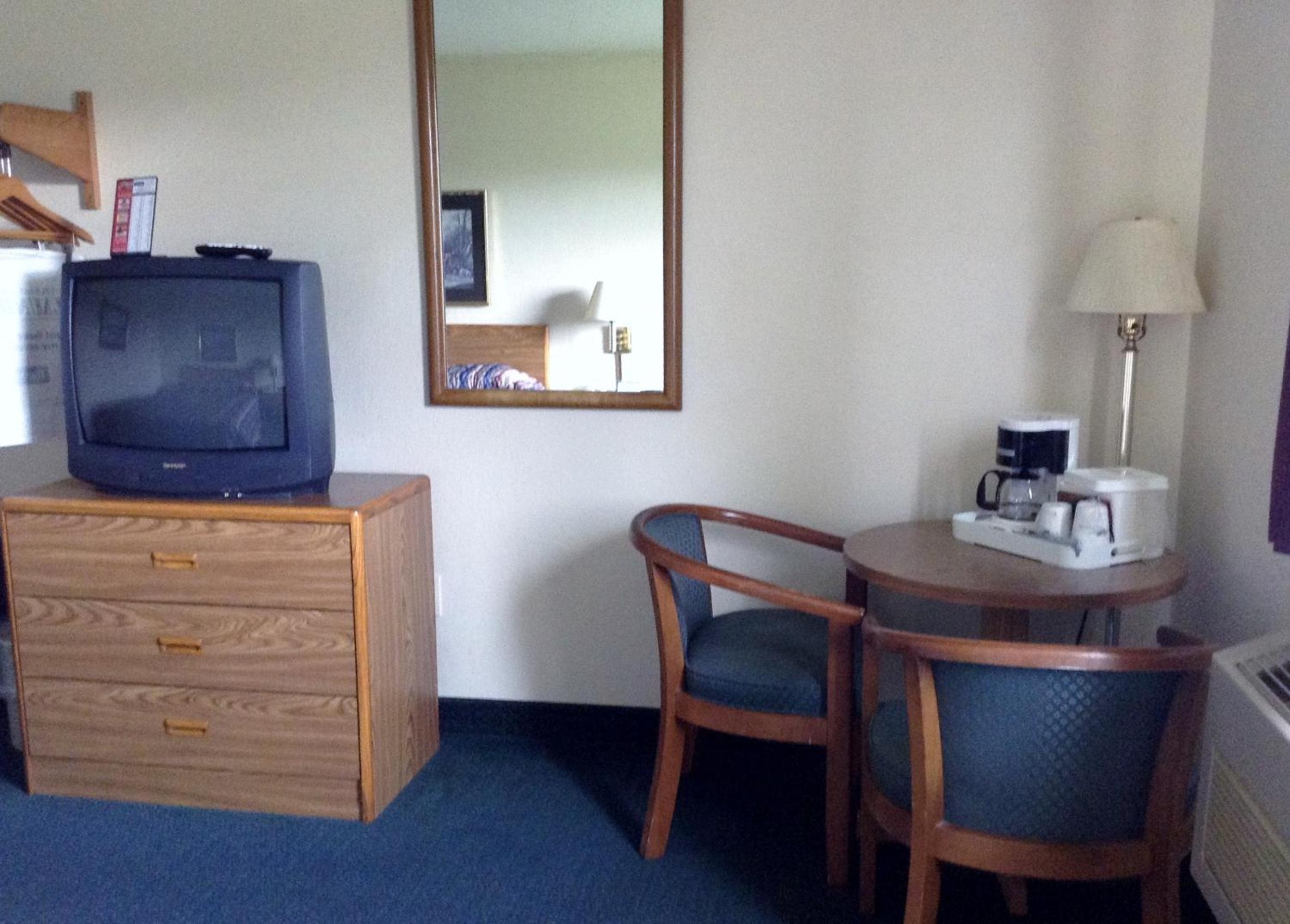 Travelodge by Wyndham Hudsonville 38/42