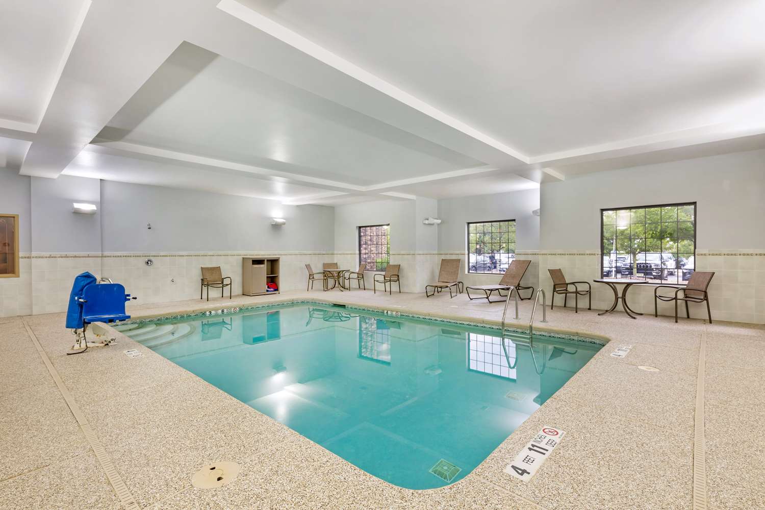 Best Western Plus Victor Inn & Suites 18/35