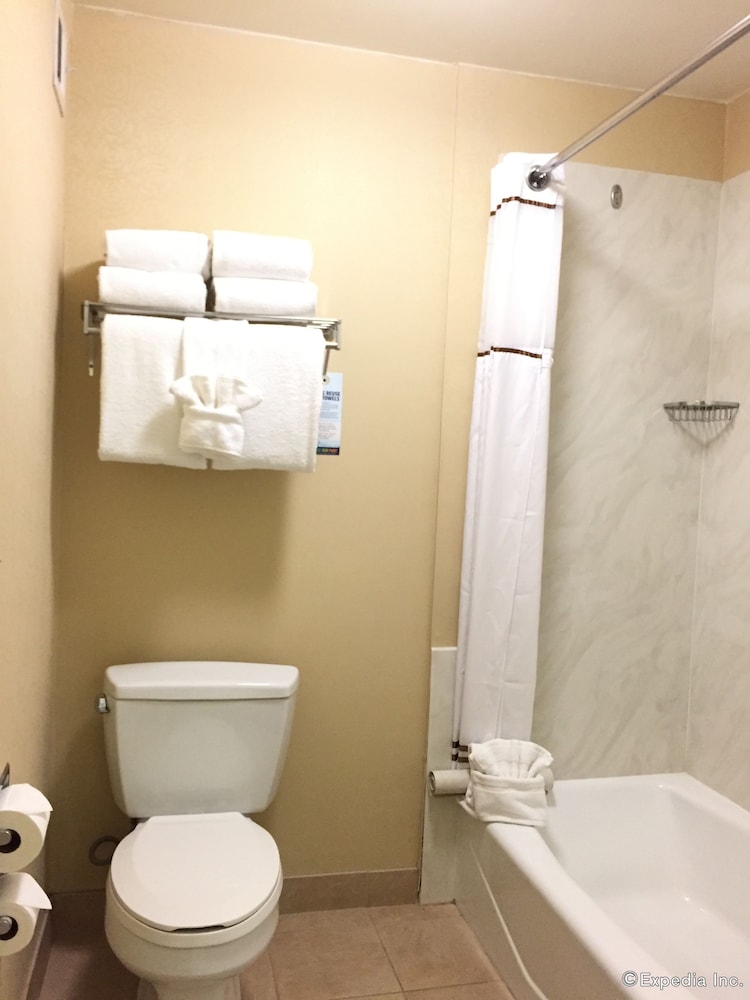 Camelot Inn And Suites 58/62