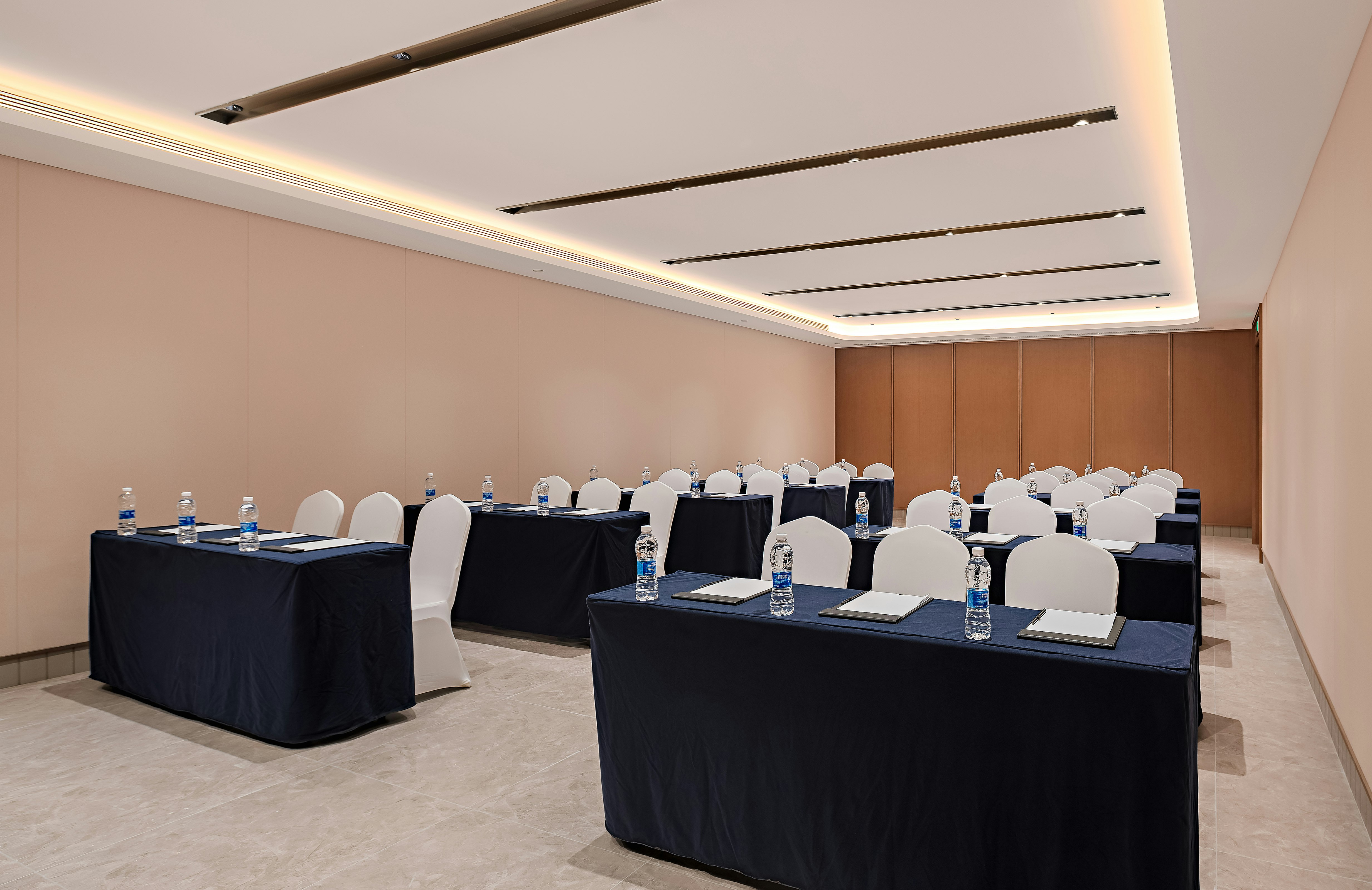 Hilton Garden Inn Chengdu East Railway Station 21/22