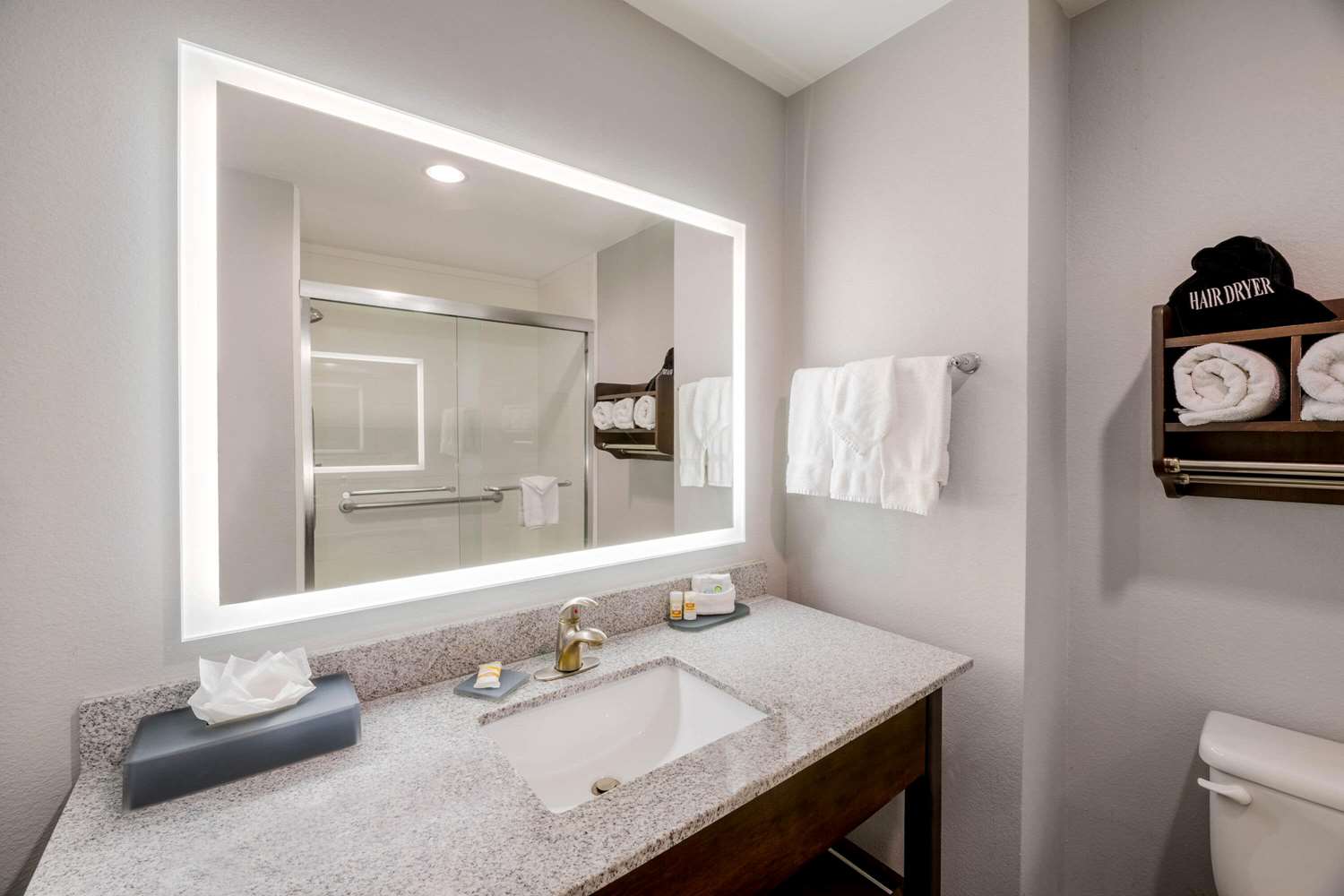 La Quinta Inn & Suites by Wyndham Fort Worth Arlington West 41/41