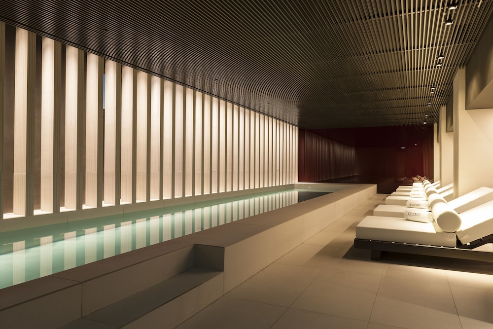 Kozmo Hotel Suites and Spa 13/50