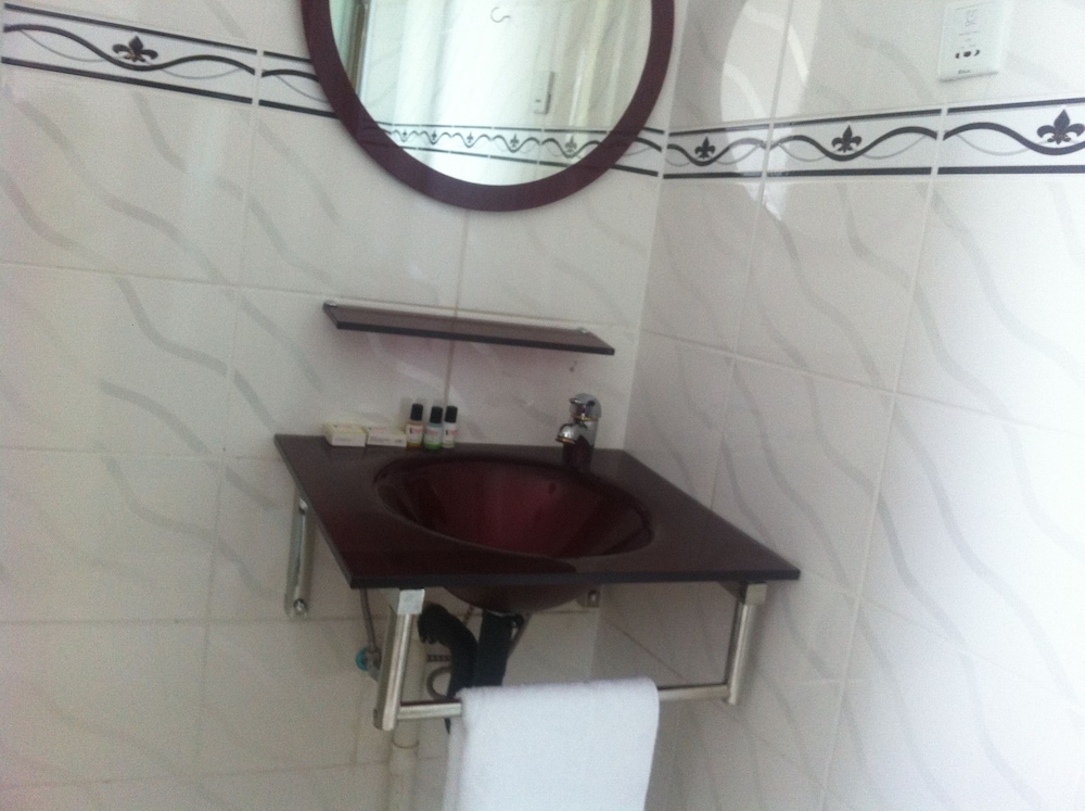 Exec Closets Hotel 15/15
