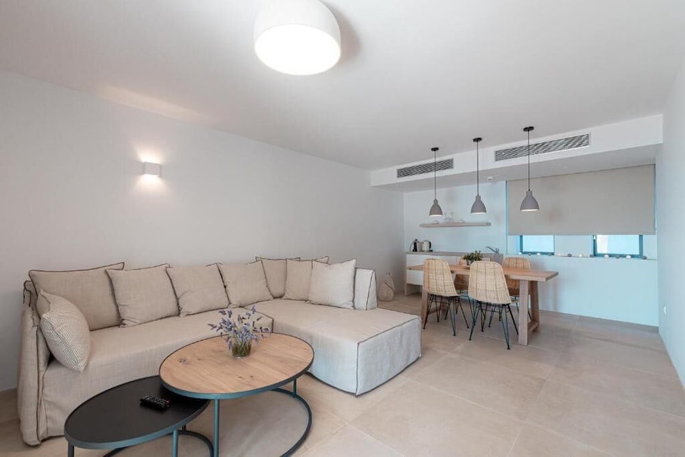 Aria Estate Suites And Spa 51/76