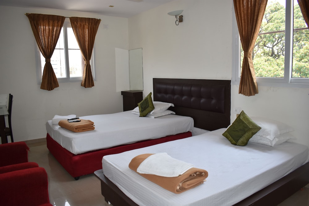 4 Seasons Suites 12/50