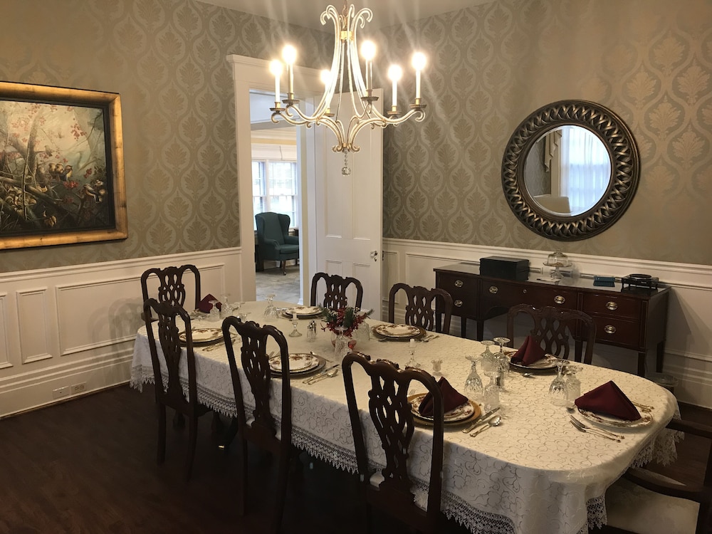 The Pepin Mansion Historic B&B 39/50