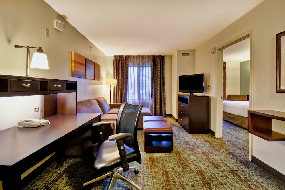 Staybridge Suites Middleton/Madison-West 41/49