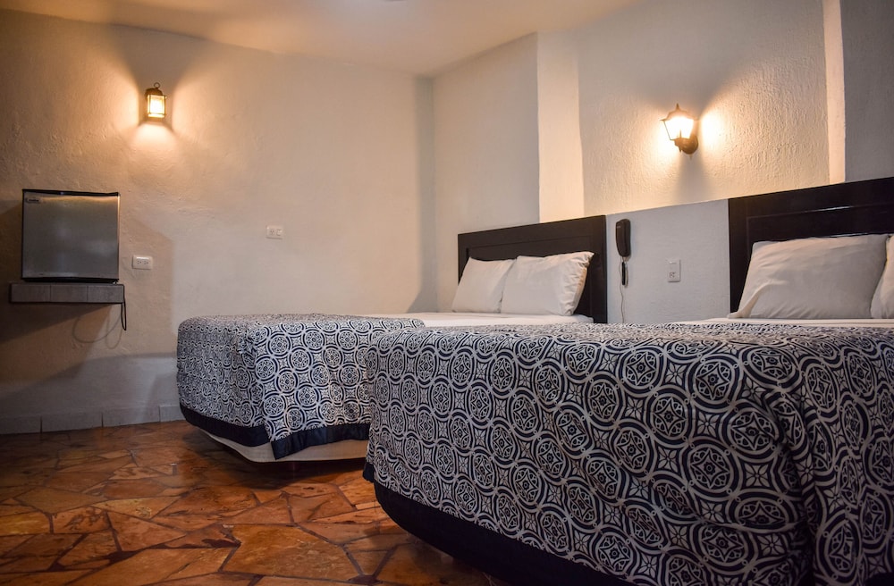 Hotel Santa Ana 32/76
