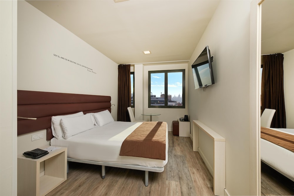 ROOM, DOUBLE BED