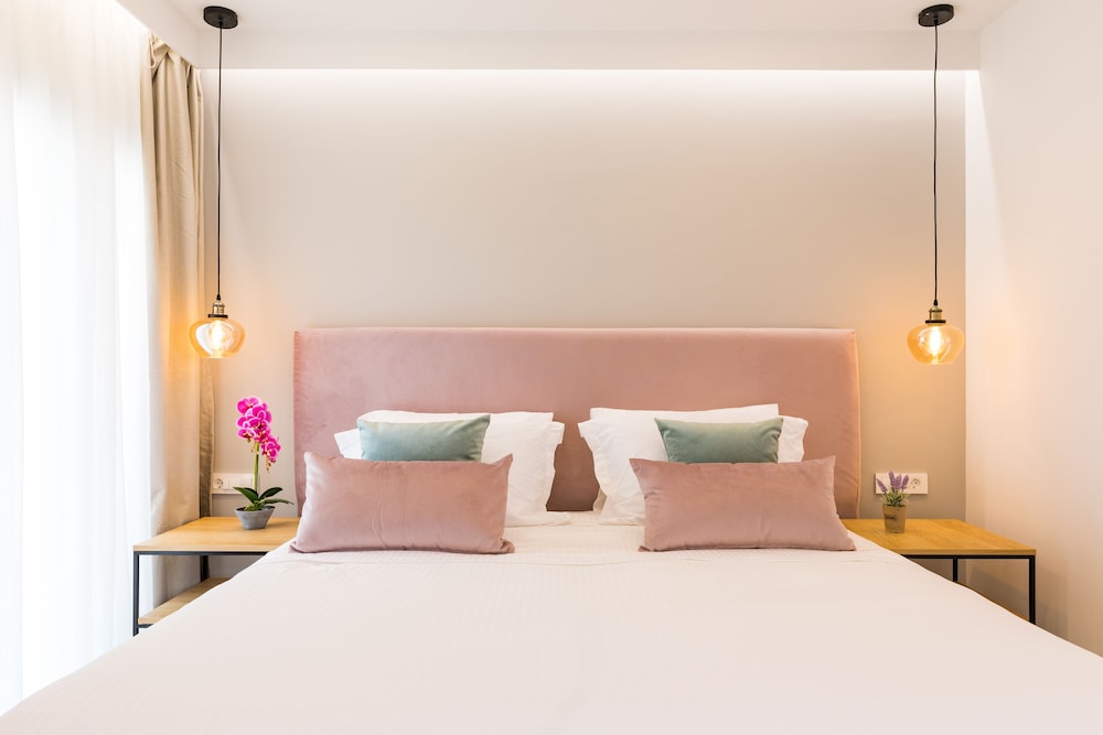 V Luxury Suites 16/50
