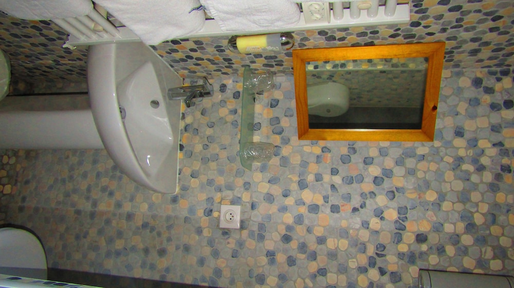 Aix Hotel 46/50