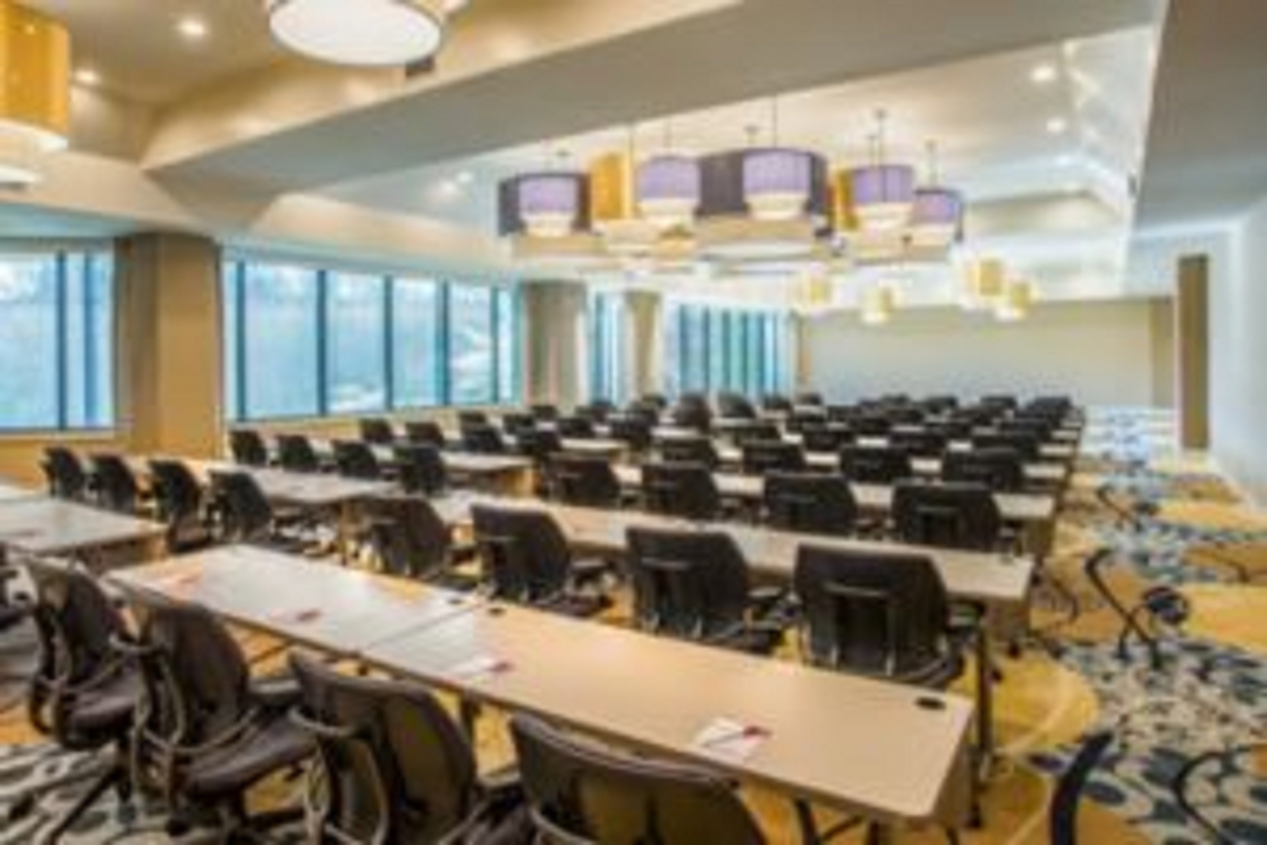 HOLIDAY INN EXPRESS PRINCETON SOUTHEAST 56/69