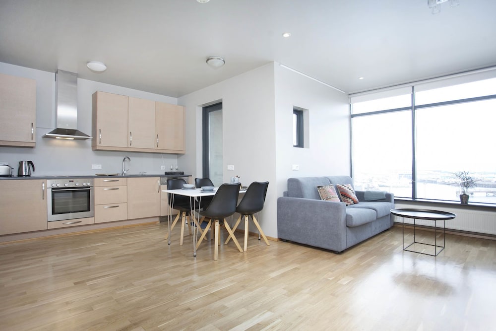 Planet Apartments 34/74