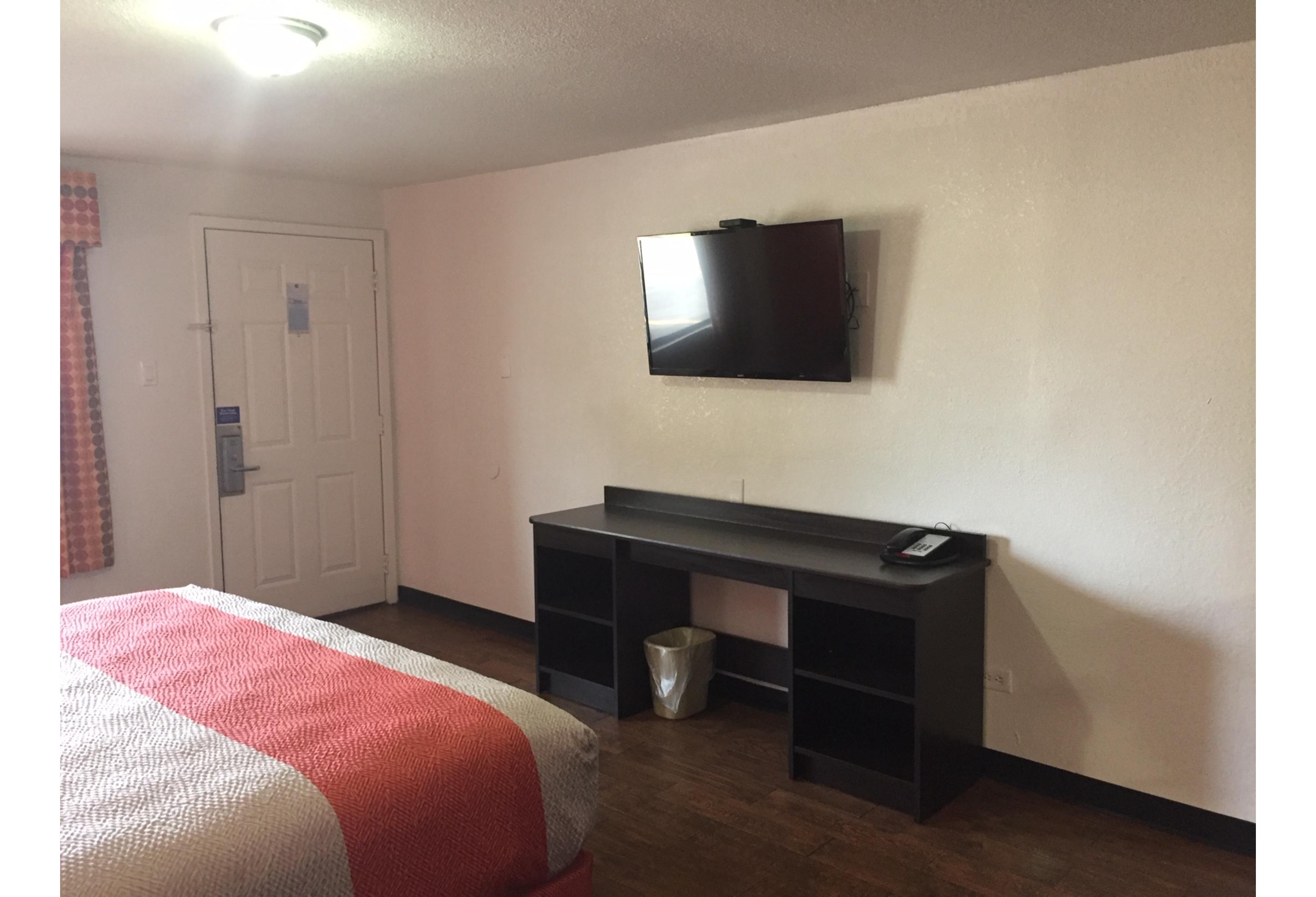 1 King Bed - Non-Smoking, Micfridge، Motel6 Waco, TX 4/5