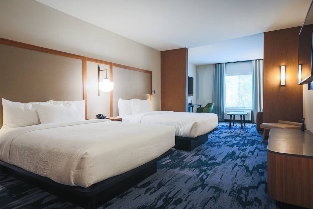 Fairfield Inn & Suites by Marriott Marquette 16/37