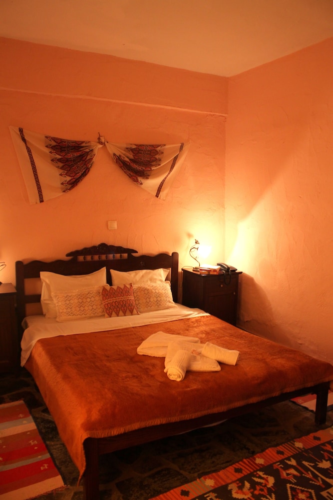 Arolithos Traditional Cretan Village 11/50