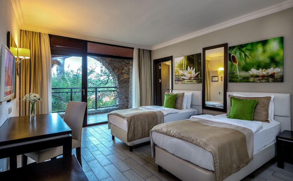 غرفة عائلية بسريرين منفصلين بإطلالة على الحديقة بغرفتي نوم، Marmaris Bay Resort - Adults Only (16+) 3/4