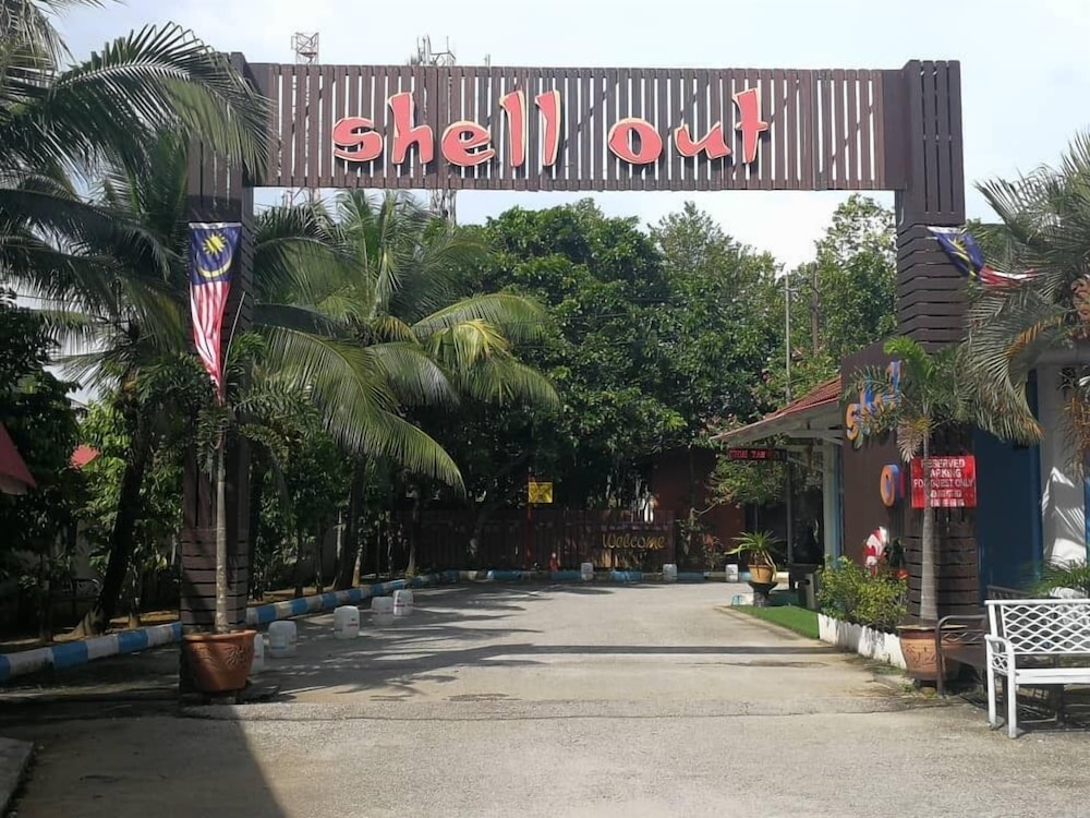 Shell Out Cenang Beach Resort 41/50